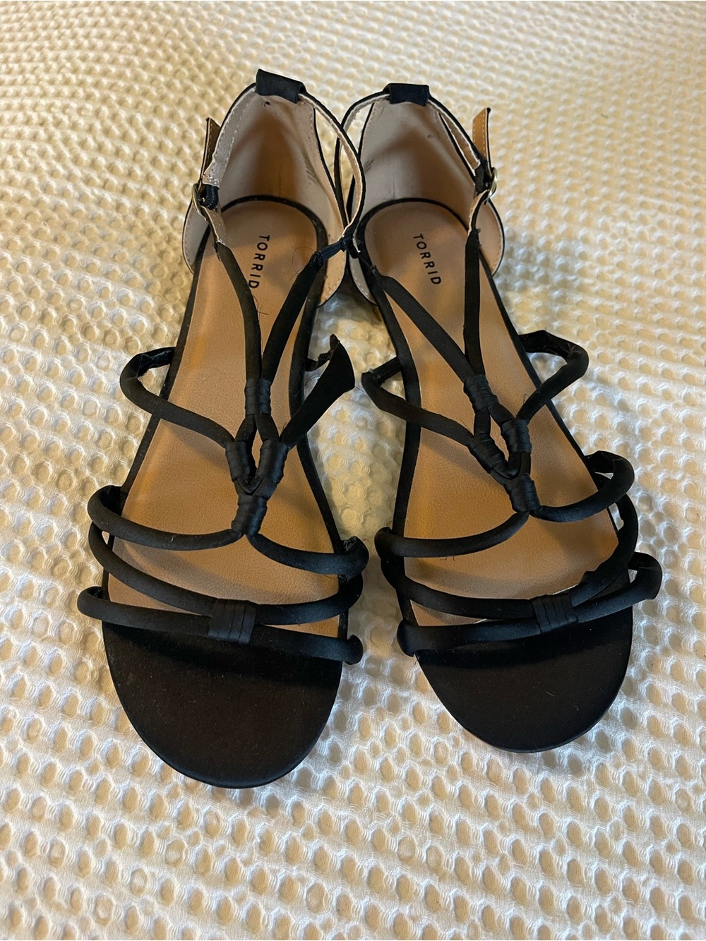 torrid Black Strappy Knotted T-Strap Sandals Size 12.5